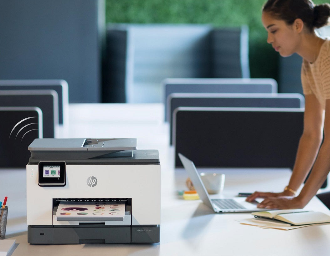 Impresora HP OfficeJet Pro 9020 / Multifuncional a Color con Wi-Fi, Escáner, ADF, Doble Bandeja y Sistema de Tinta